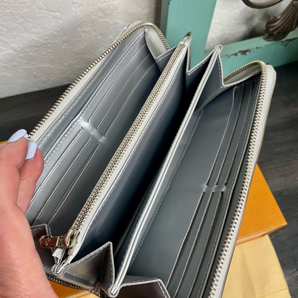 💫SOLD LV Zippy Wallet Silver Monogram Miroir - Picture 12 of 16